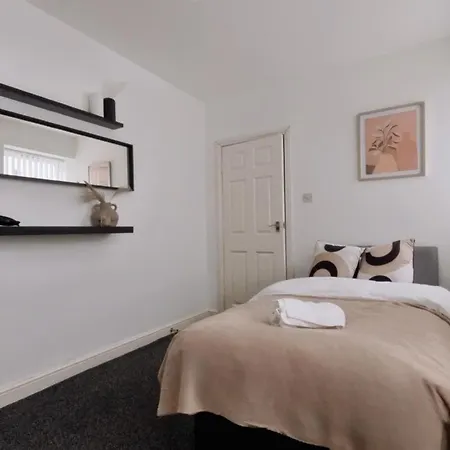 Spacious Central 3Br Flat For Groups Visiting Birmingham With Keyless Check-In, Free Wifi And Parking Exterior photo