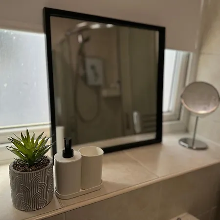 Spacious Central 3Br Flat For Groups Visiting Birmingham With Keyless Check-In, Free Wifi And Parking Exterior photo