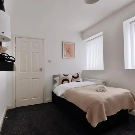 Spacious Central 3Br Flat For Groups Visiting Birmingham With Keyless Check-In, Free Wifi And Parking Exterior photo