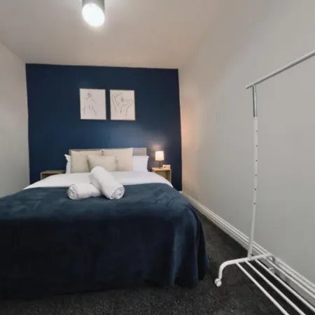 Spacious Central 3Br Flat For Groups Visiting Birmingham With Keyless Check-In, Free Wifi And Parking Exterior photo