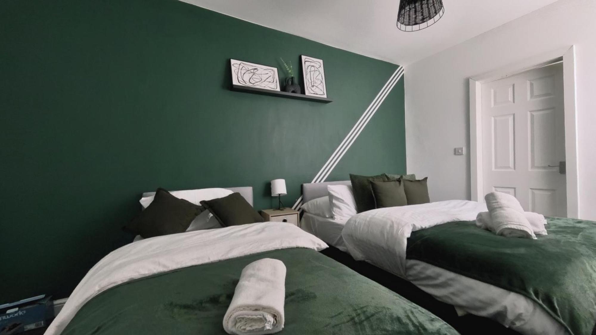 Apartamento Spacious 3br Flat For Groups Visiting With Keyless Check-in, Free Wifi And Parking *
