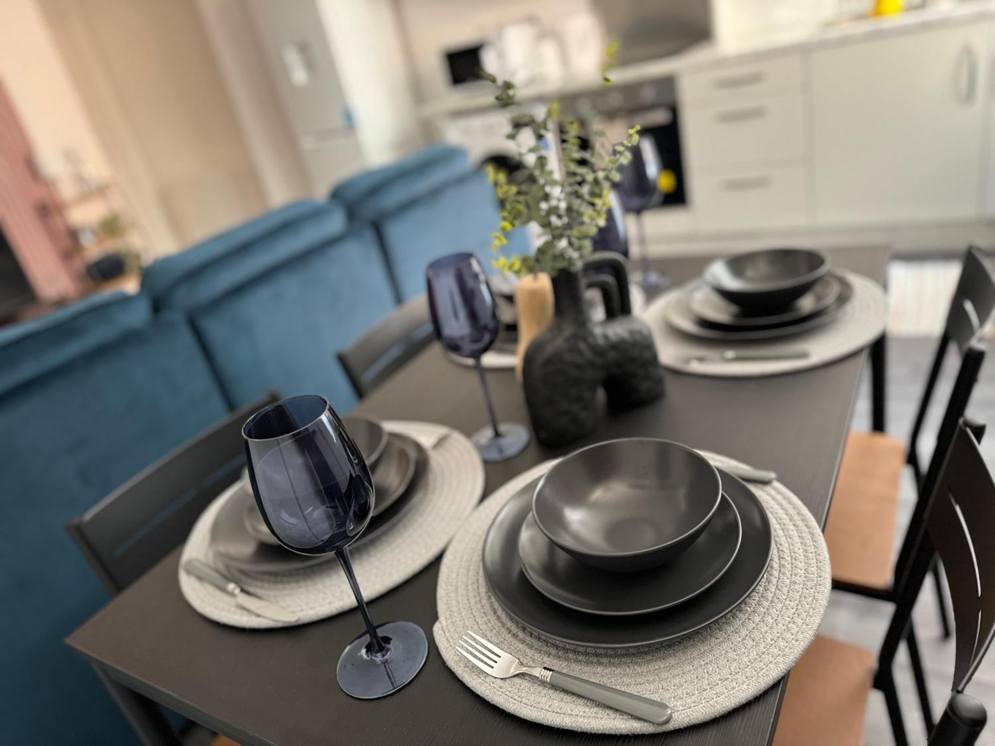 Apartamento Spacious 3br Flat For Groups Visiting With Keyless Check-in, Free Wifi And Parking *
