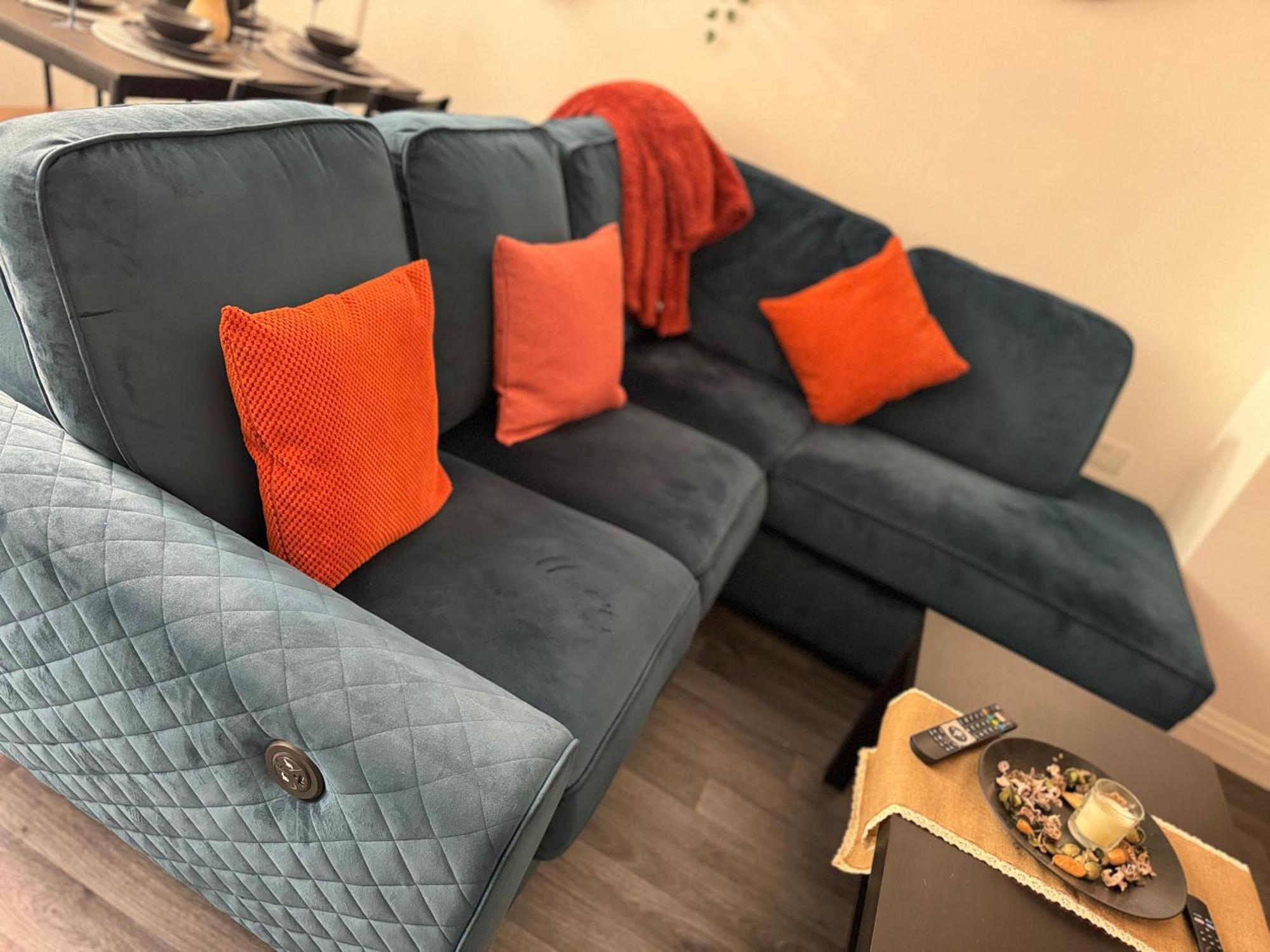 Apartamento Spacious 3br Flat For Groups Visiting With Keyless Check-in, Free Wifi And Parking
