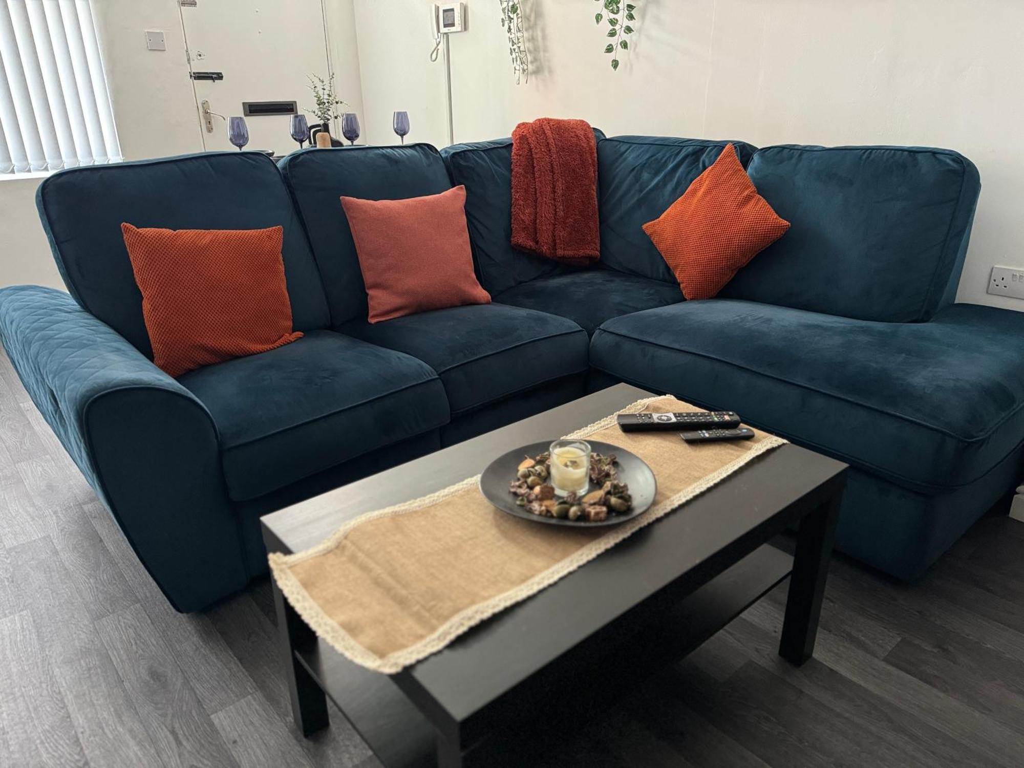 Spacious 3br Flat For Groups Visiting With Keyless Check-in, Free Wifi And Parking